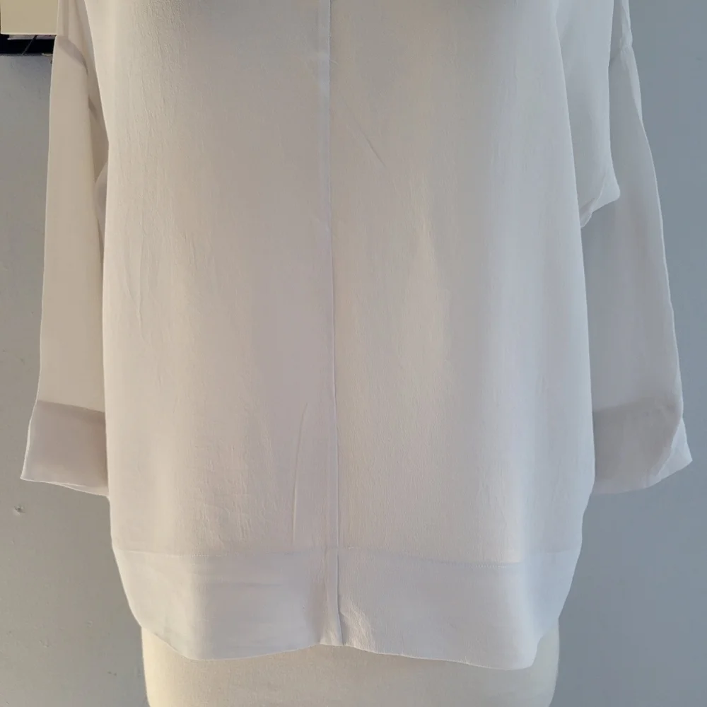 Everlane The Clean Silk V Neck ¾ Sleeve Blouse 6 - Picture 6 of 11